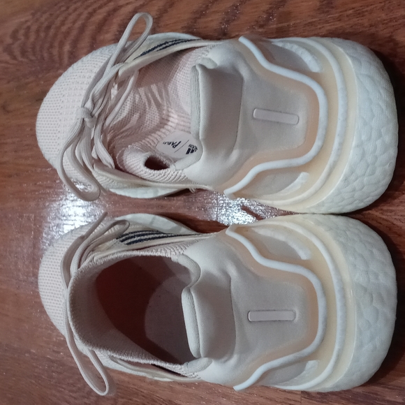 Adidas boost sneakers great condition - Picture 4 of 6